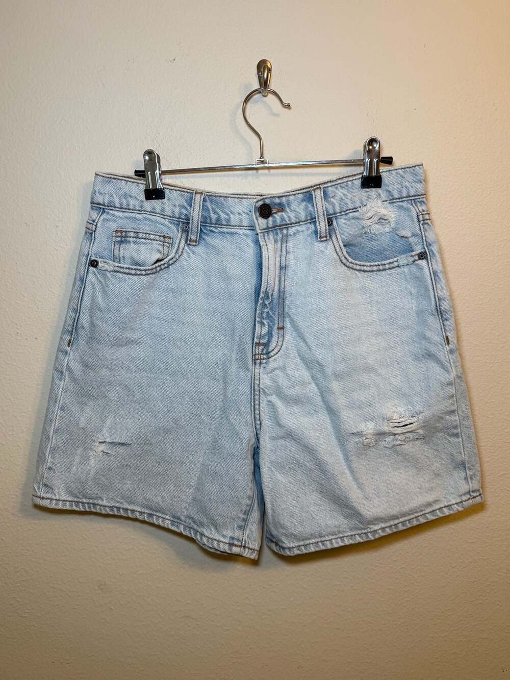 HIDDEN Los Angeles Women's Light Wash Distressed Denim Shorts